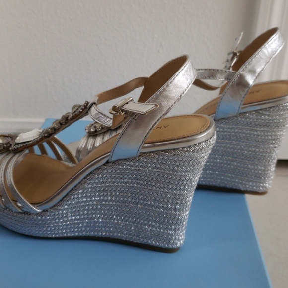 Shoes - Picture 4 of 6